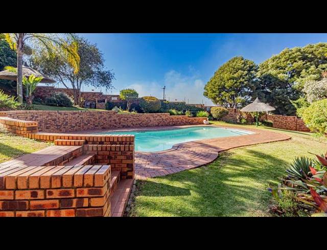 2 BEDROOM TOWNHOUSE FOR SALE IN NORTHCLIFF